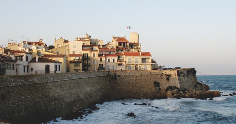 Αντίμπ: Η μαγευτική πόλη της Κυανής Ακτής που έζησε ο Νίκος Καζαντζάκης 