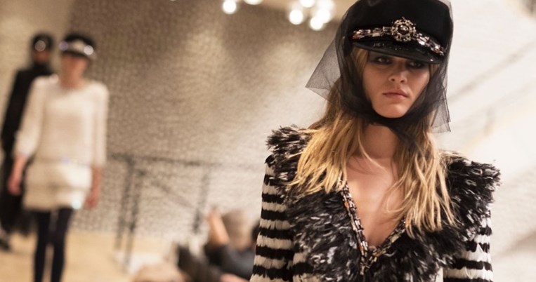Η νέα συλλογή της Chanel θα σε εντυπωσιάσει: Θέλεις να φορέσεις σχεδόν όλα τα κομμάτια που θα δεις 