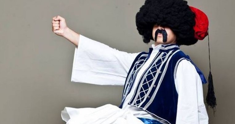 Γιατί κόπηκε η Ελληνοφρένεια; Tο παρασκήνιο πίσω από την ξαφνική διακοπή της σατιρικής εκπομπής