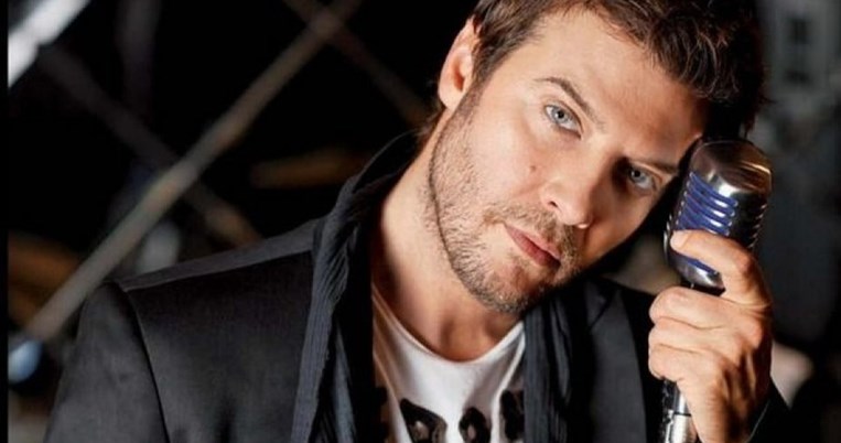 «Δεν έχω καμία επαφή με την Εύη Αδάμ». Ο Λάμπης Λιβιεράτος ανοίγει το σπίτι του