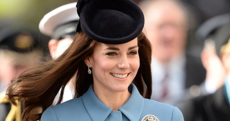 Πανικός στη Βρετανία με το μπλε παλτό της Kate Middleton