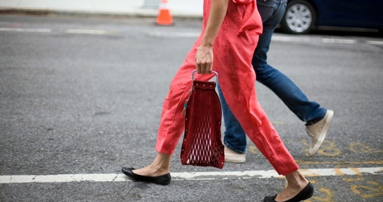 10 στιλάτες tote bags για να αντικαταστήσετε την πλαστική σακούλα