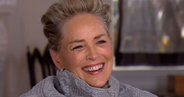 Μόλις ρώτησαν τη Σάρον Στόουν αν έχει πέσει θύμα σεξουαλικής παρενόχλησης. Αυτή ήταν η αντίδραση της