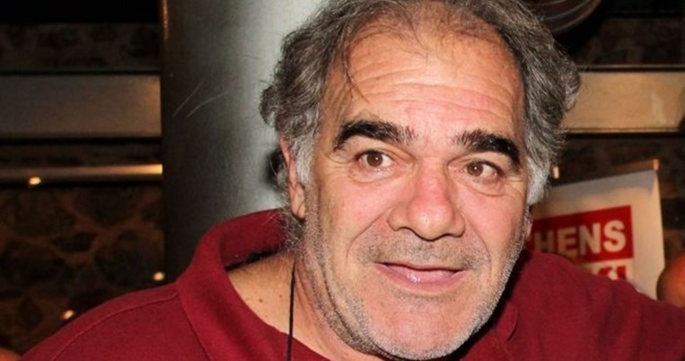 Ο Γιάννης Μποστατζόγλου ισοπεδώνει ξανά τα «πρωινάδικα». «Σταματήστε να με ρωτάτε τι βρακί φοράω»