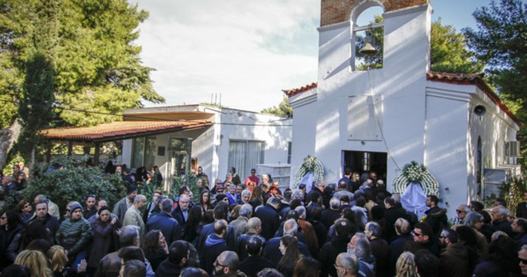 Το τελευταίο αντίο αυτήν την ώρα στον «Τζιμάκο»