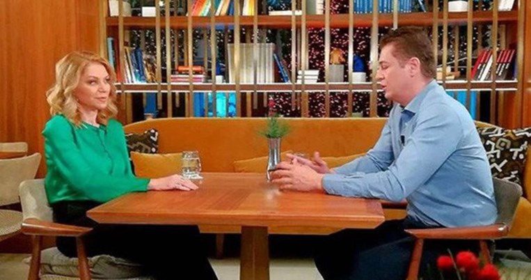 Έλλη Στάη: «Αν δεν ξεκλειδώσετε θα ουρλιάξω»