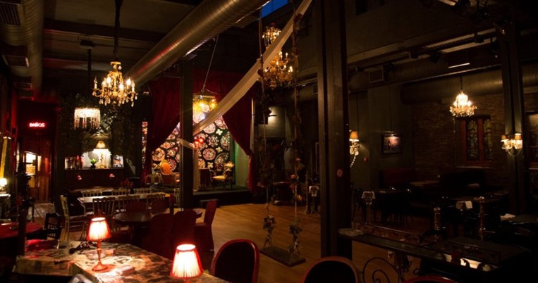 Που γίνονται επιτέλους αυτά τα Δείπνα Μυστηρίου για τα οποία μιλάει όλη η Αθήνα;