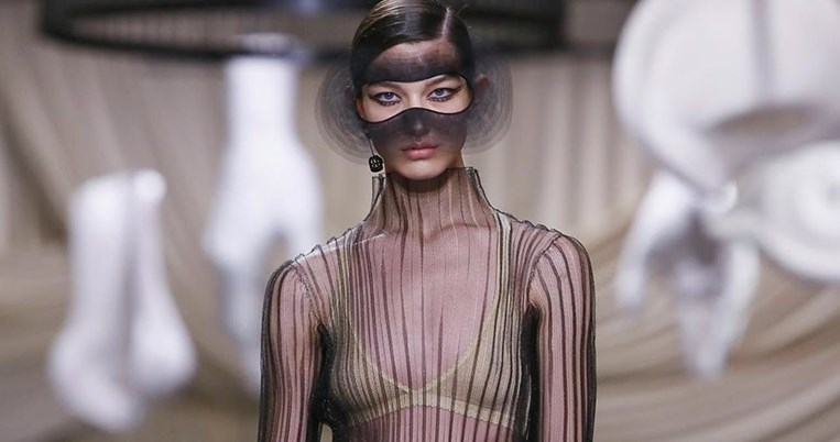 Η σουρεάλ γοητεία της υψηλής ραπτικής του οίκου Dior για την άνοιξη και το καλοκαίρι του 2108