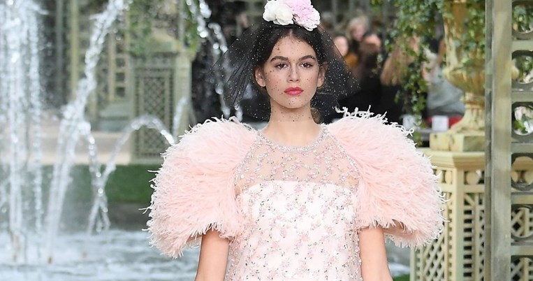 Αυτοί είναι οι λόγοι που το σόου υψηλής ραπτικής της Chanel μας άφησε με το στόμα ανοιχτό 