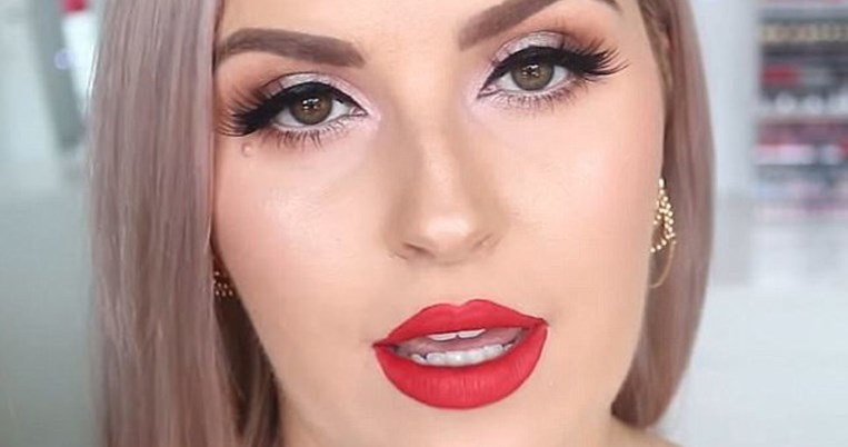 Πείραμα-έκπληξη. Μία vlogger δοκιμάζει στο μισό πρόσωπο ακριβό foundation και στο άλλο μισό φθηνό
