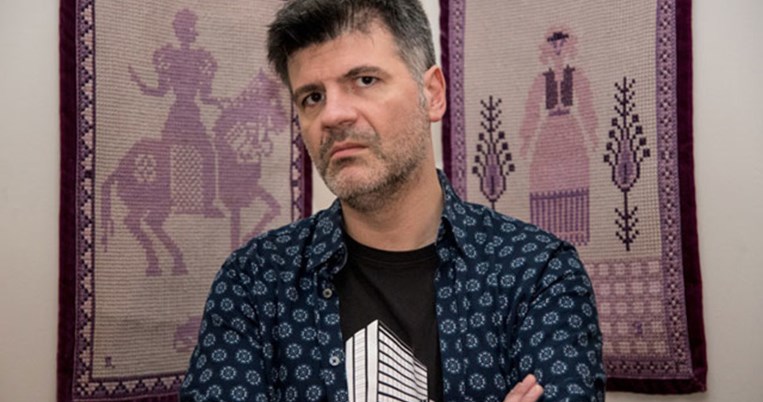 O Φοίβος Δεληβοριάς ποζάρει δίπλα στη σύζυγό του σε σπάνια, κοινή έξοδο