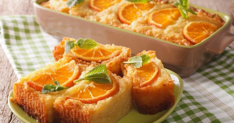 Η σιροπιαστή, αφράτη πατσαβουρόπιτα με πορτοκάλι φτιάχνεται πιο γρήγορα απ' ότι τρώγεται 