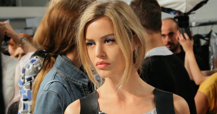 Μόλις εμφανίστηκε το πιο εύκολο στη χρήση eyeliner που κάνει τη γραμμή να μοιάζει παιγνιδάκι 