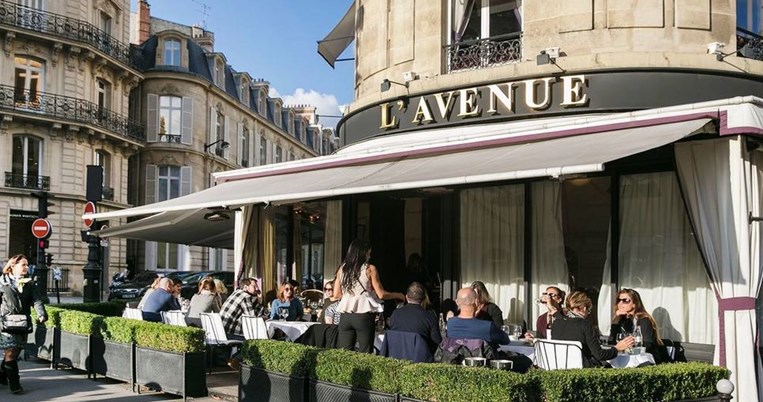 Το πιο κοσμικό παριζιάνικο καφέ που εάν πας θα δεις τους διάσημους να παρελαύνουν 