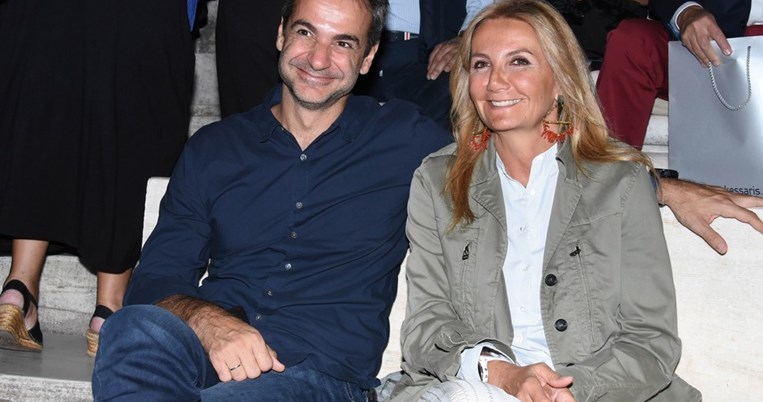 Εμπρηστική επίθεση με γκαζάκια στην επιχείρηση της Μαρέβας Μητσοτάκη στου Ψυρρή