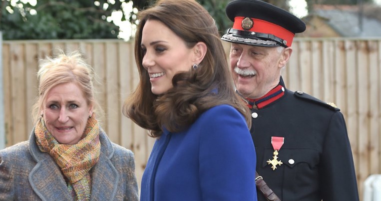 Το πιο συνηθισμένο, δυσάρεστο ατύχημα με τακούνια μόλις συνέβη και στην Kέιτ Μίντλετον 