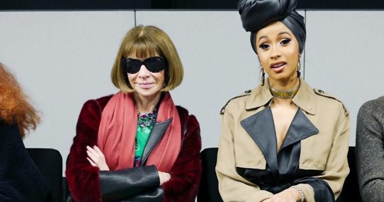 H Cardi B μόλις κάθισε δίπλα στη Anna Wintour στo NYFW με τo λάθος ζευγάρι μπότες