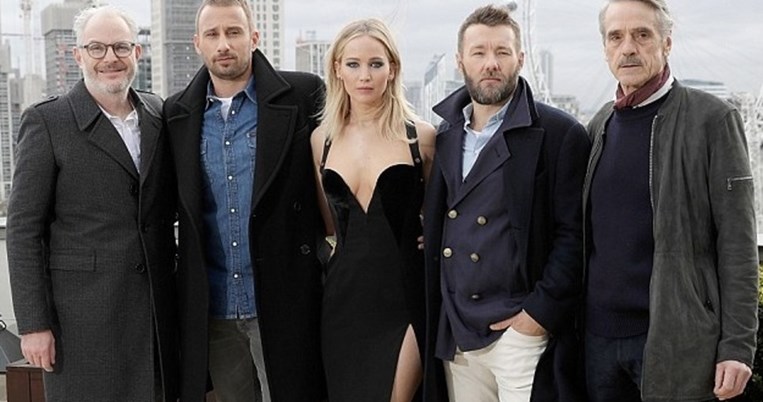 Mία φωτογραφία, χιλιάδες σχόλια. Τι δεν πάει καλά με την Τζένιφερ Λόρενς σε αυτή την εικόνα;