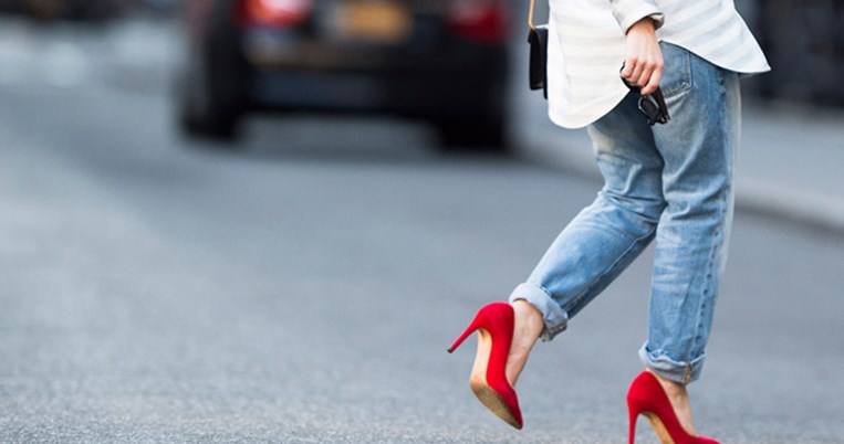 8 τρόποι να φορεθούν σωστά τα κόκκινα παπούτσια