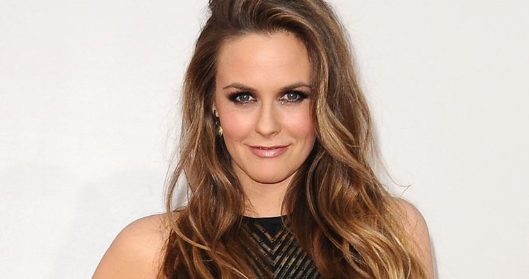 O γιος της Αλίσια Σιλβερστόουν είναι ολόιδιος εκείνη στα 90's