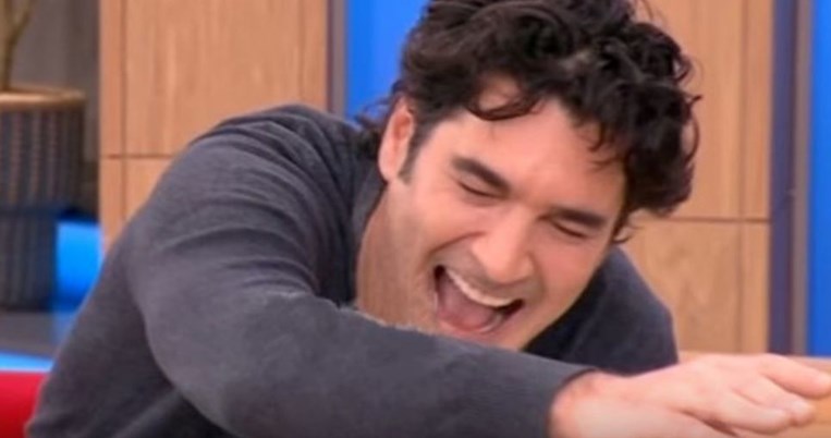 Η απίθανη γκάφα της Μενεγάκη έκανε τον Παπακαλιάτη να κλάψει από τα γέλια