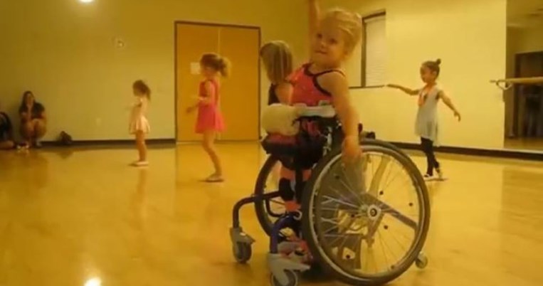 Ένα κοριτσάκι κάνει μπαλέτο με αμαξίδιο και συγκινεί όλο τον πλανήτη