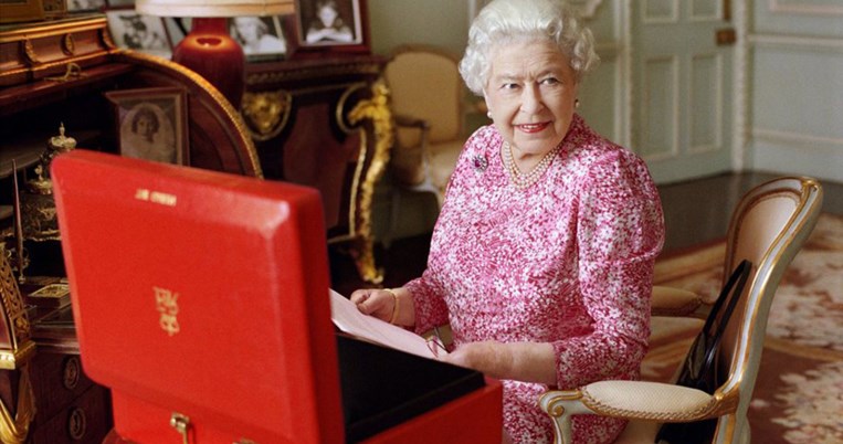 Είναι αυτή η πιο stylish εμφάνιση της βασίλισσας Ελισάβετ; 