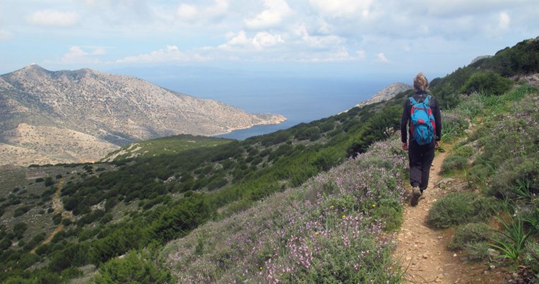 Δείτε ποιο είναι το πρώτο ελληνικό νησί που απέκτησε εφαρμογή για τα πεζοπορικά μονοπάτια του