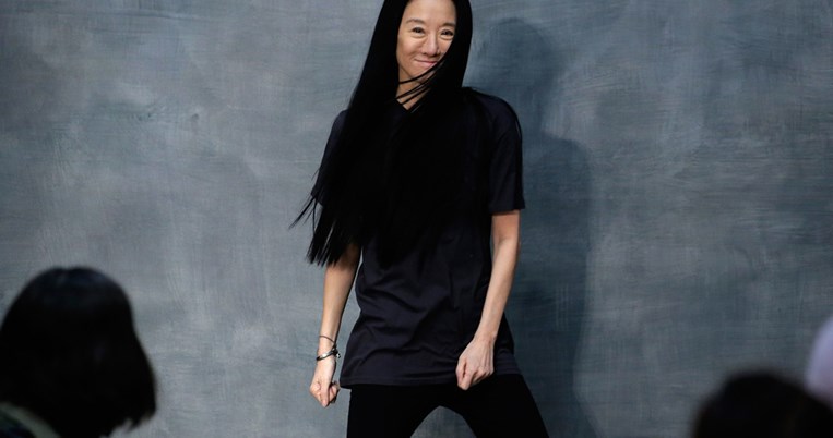 Η Βέρα Γουάνγκ δεν είναι μόνο τα νυφικά της: Η άγνωστη ζωή της σπουδαίας σχεδιάστριας
