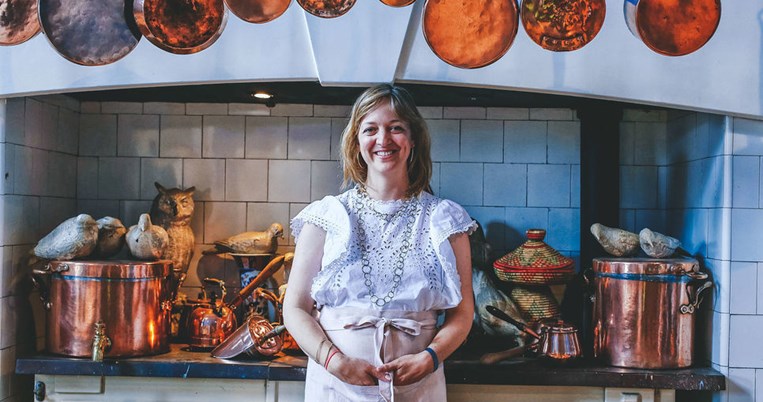 Η σεφ που έφτιαξε την γαμήλια τούρτα του Χάρι και της Μέγκαν κάνει τα πιο διαιτητικά γλυκά