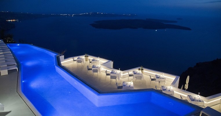 Ένα ξενοδοχείο στη Σαντορίνη με την πιο ινσταγκραμική θέα βραβεύτηκε στα καλύτερα της Ελλάδας