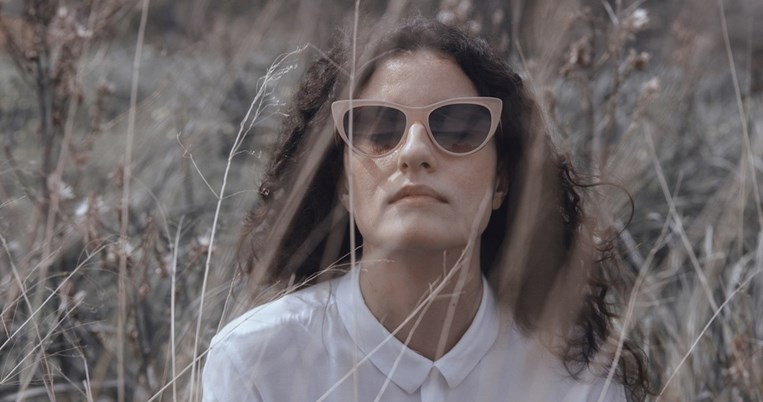 Αυτά τα γυαλιά ηλίου εξαντλήθηκαν πριν προλάβουν καν να κυκλοφορήσουν και είναι ελληνικά 