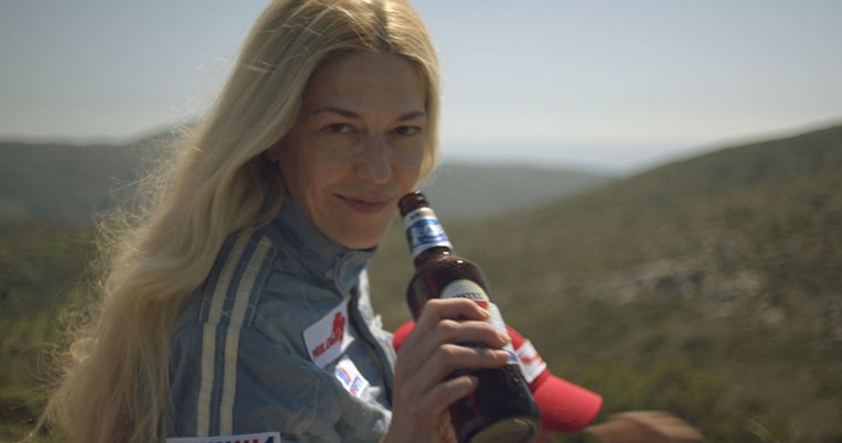 Κέρνα μία Amstel: Η νέα καμπάνια της Amstel σε προτρέπει να δεις τη ζωή αλλιώς