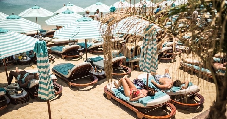 Για ποιο λόγο κατεδάφισαν τα καταστήματα στην είσοδο το Nammos στη Μύκονο; 