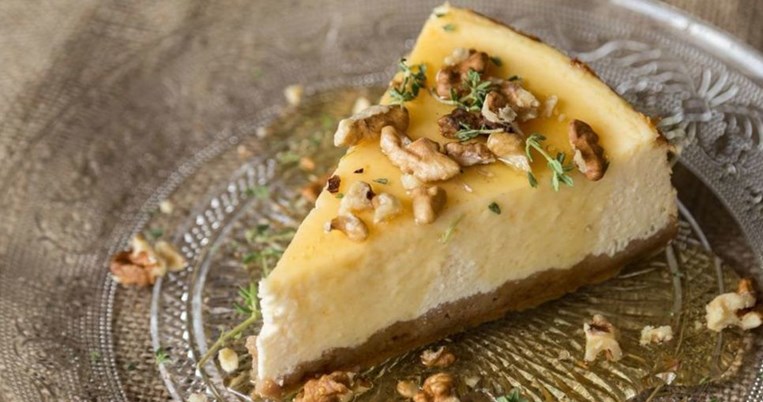 Η ελληνική εκδοχή του cheesecake με γιαούρτι: Δροσερή και ελαφριά γεύση με light «ενοχές»