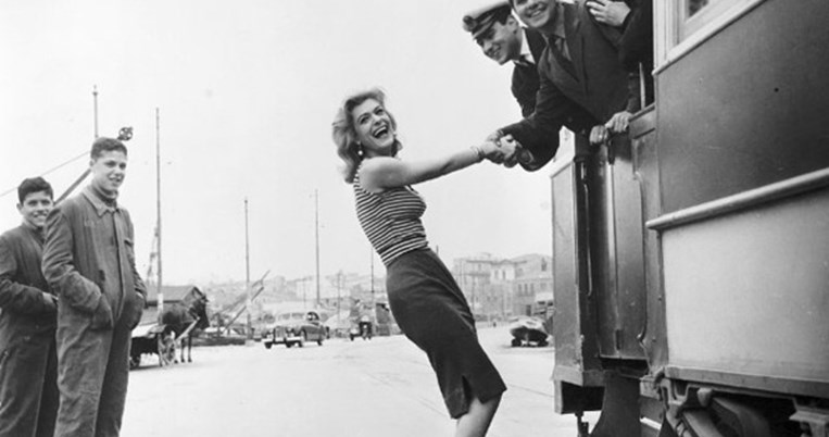 Τότε, σήμερα, για πάντα: Το στυλ της Μελίνας στο Ποτέ την Κυριακή ορίζει το απόλυτο θηλυκό