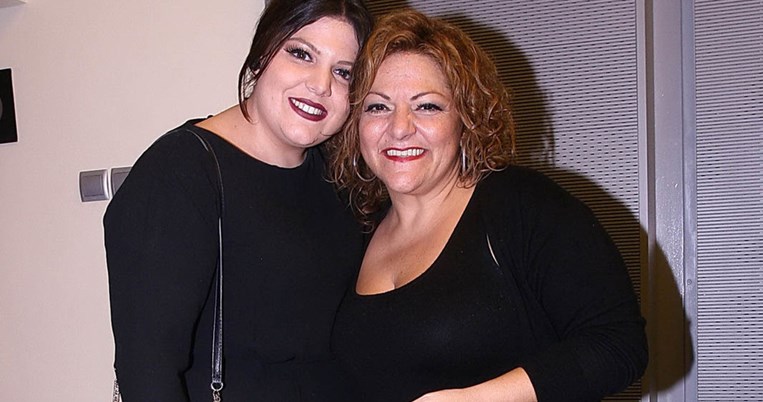 «Η κόρη μου με κάνει ρεζίλι». Γιατί η Βίκυ Σταυροπούλου αποκάλεσε «ανόητη» την κόρη της