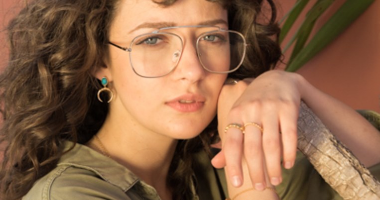 Τα ελληνικά κοσμήματα που φωνάζουν «απόλαυσε τη ζωή» και ταιριάζουν με το μεσογειακό καλοκαίρι 