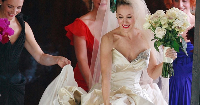 H Σάρα Τζέσικα Πάρκερ μόλις έβαλε την υπογραφή της στην πιο αντισυμβατική σειρά νυφικών