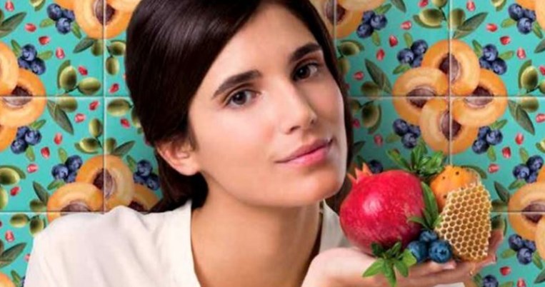 Οι μεσογειακές συνταγές ομορφιάς της APIVITA παρέα με τον Άκη σε έναν διαγωνισμό-έκπληξη