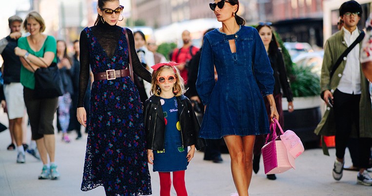 Να η ευκαιρία: 10 κομμάτια της μόδας που μπορείς να αγοράσεις στις ενδιάμεσες εκπτώσεις