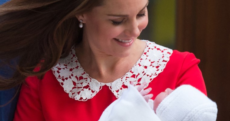 Οι πρώτες φωτογραφίες του πρίγκιπα Louis στην αγκαλιά της αδερφής του Σάρλοτ