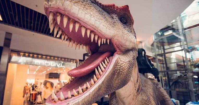 Τι δουλειά έχουν οι δεινόσαυροι στο εμπορικό κέντρο του Κηφισού