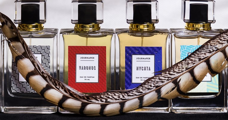 Ο δημοσιογράφος που φτιάχνει τα πιο μεθυστικά αρώματα της ελληνικής αρωματοποιίας 