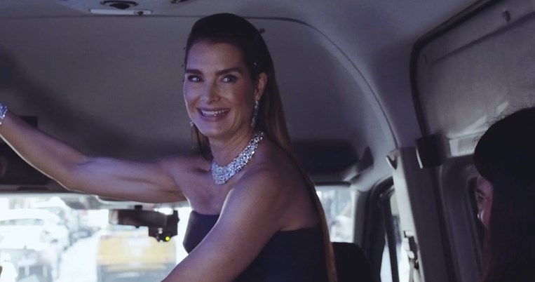 Αυτός είναι ο λόγος που η Μπρουκ Σιλντς δεν κατάφερε να καθίσει καθ' όλη τη διάρκεια του Met Gala 