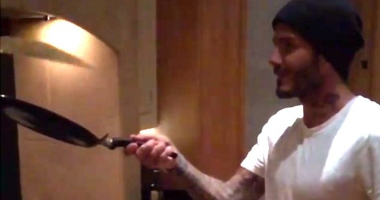 Στην κουζίνα με τον David Beckham φτιάχνοντας pancakes 