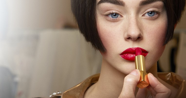 Τα λάθη που συνηθίζουμε να κάνουμε, όταν βάζουμε κραγιόν και μπορούν να χαλάσουν την εικόνα μας 