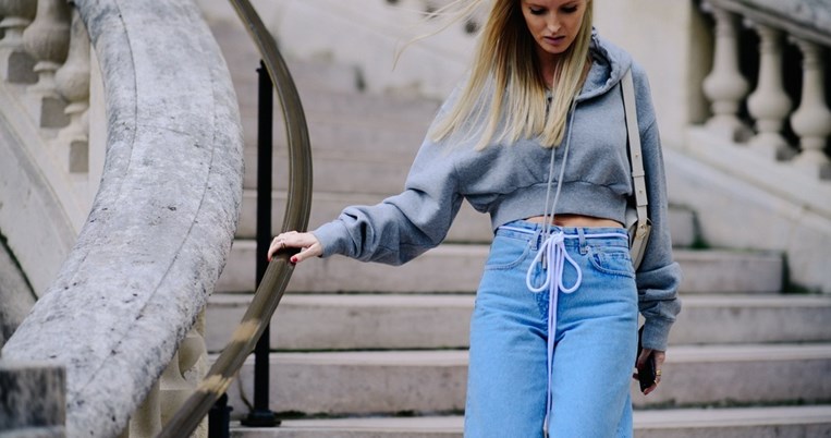 Και ξαφνικά όλες συνδυάζουν αυτό το πέδιλο με το τζιν τους, φέτος το καλοκαίρι
