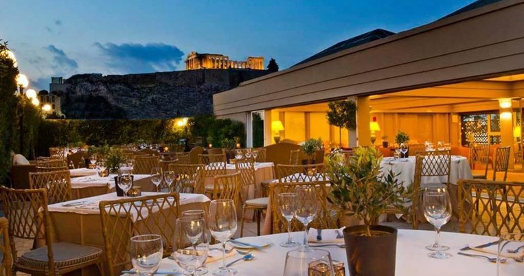 Ένα πανέμορφο γαστρονομικό «μυστικό» στη σκιά του Ιερού Βράχου 