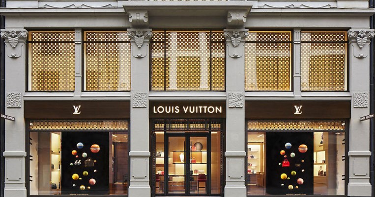 Ο οίκος Louis Vuitton κυκλοφόρησε συλλεκτικές τσάντες με αφορμή τον γάμο του Χάρι και της Μέγκαν